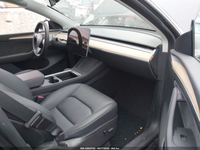 2022 TESLA MODEL Y 7SAYGDEE9NA022842 Photo 4