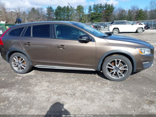 YV4612HKXG1012098 Volvo V60 Cross Country T5