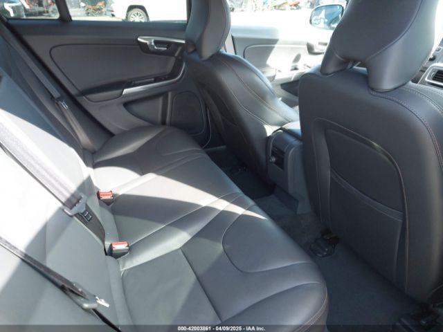 YV4612HKXG1012098 Volvo V60 Cross Country T5
