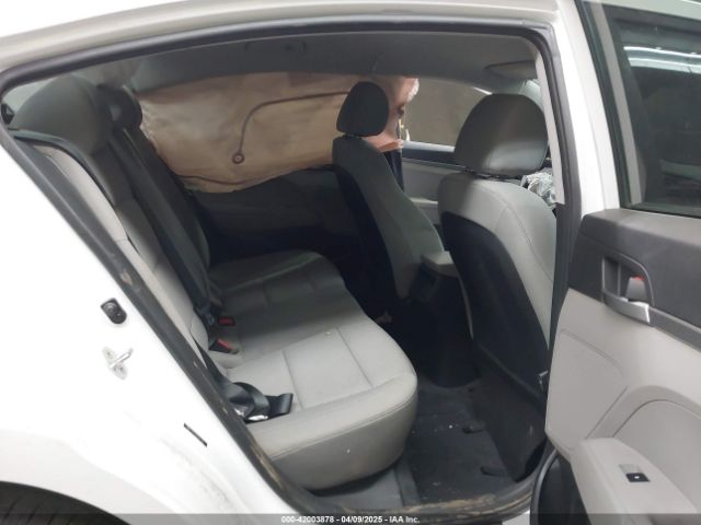 5NPD74LF8HH041785 Hyundai ELANTRA SE