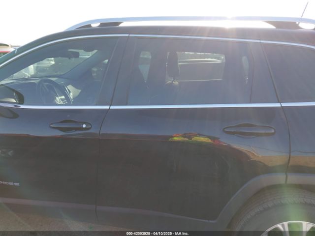 1C4PJLCB2KD370615 Jeep Cherokee Latitude Fwd