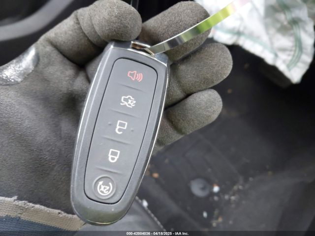 1FMCU0J99HUC44826 Ford Escape Titanium