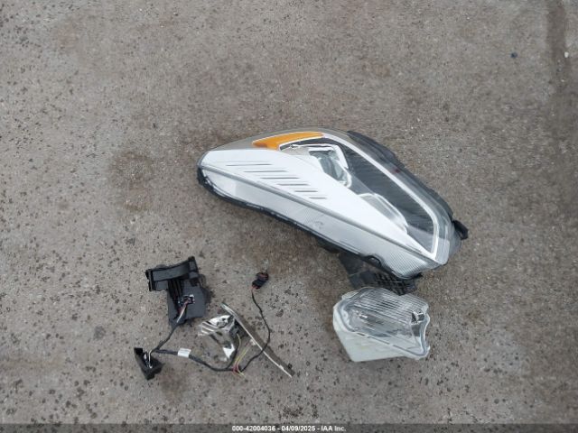 1FMCU0J99HUC44826 Ford Escape Titanium