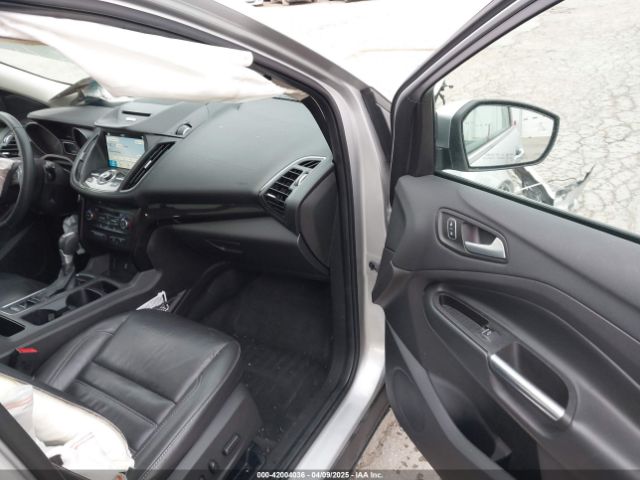 1FMCU0J99HUC44826 Ford Escape Titanium
