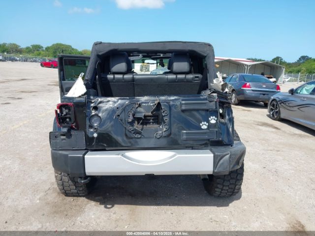 1C4BJWEG9FL529646 Jeep Wrangler Unlimited Sahara