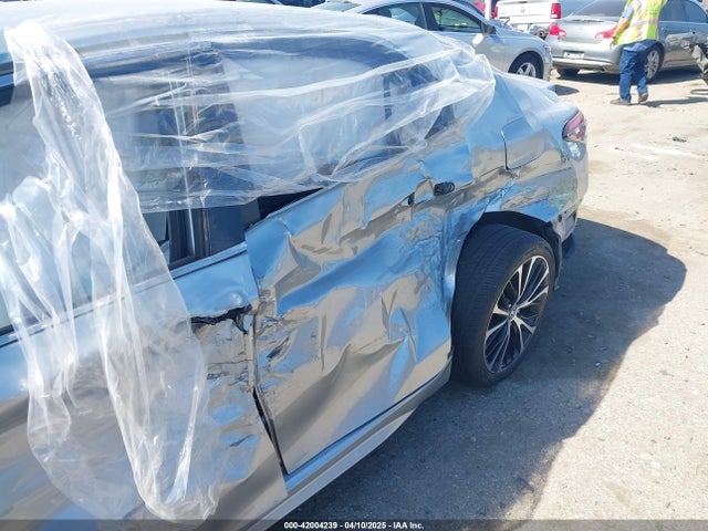4T1B11HK6JU103253 Toyota CAMRY SE