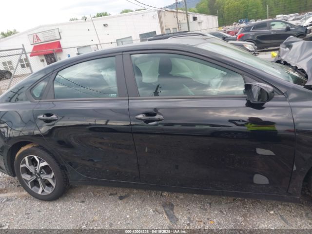 3KPF24ADXME410282 KIA Forte Lxs