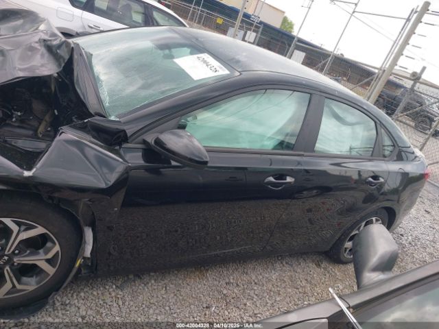 3KPF24ADXME410282 KIA Forte Lxs