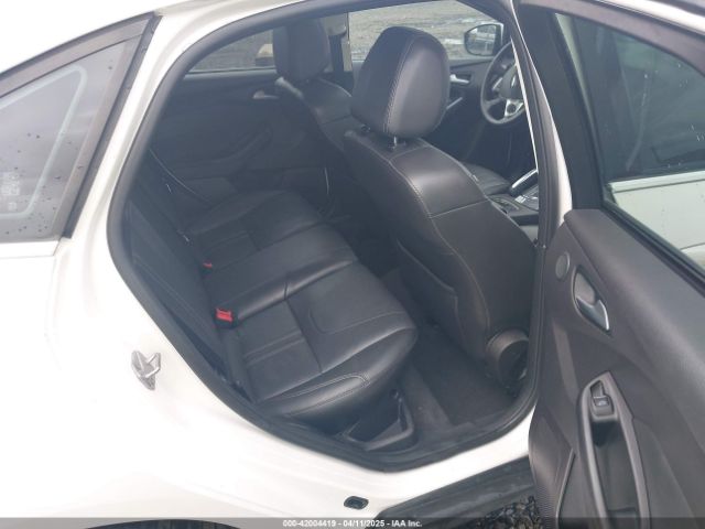 1FADP3J27EL142095 Ford Focus Titanium