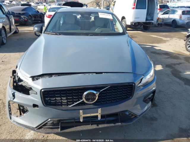 7JRL12TL5RG324532 Volvo S60 B5 Plus Dark Theme