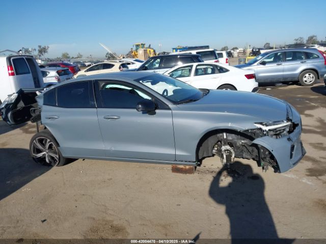 7JRL12TL5RG324532 Volvo S60 B5 Plus Dark Theme
