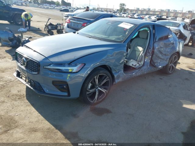 7JRL12TL5RG324532 Volvo S60 B5 Plus Dark Theme