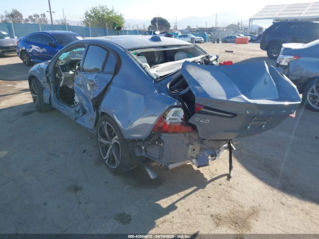 7JRL12TL5RG324532 Volvo S60 B5 Plus Dark Theme