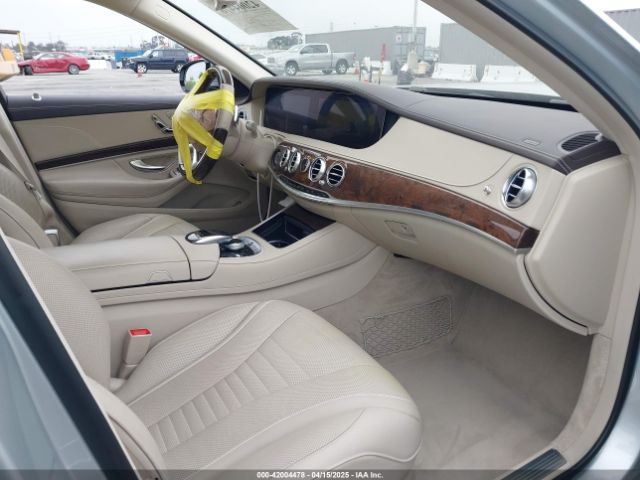WDDUG8DB8KA438078 Mercedes-Benz S 560