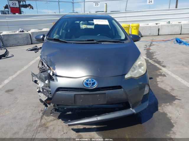 JTDKDTB30E1573987 Toyota Prius C Two