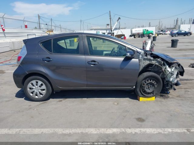 JTDKDTB30E1573987 Toyota Prius C Two