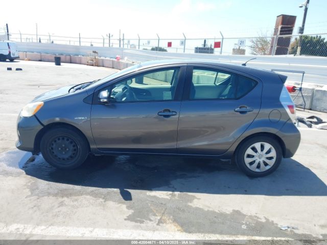 JTDKDTB30E1573987 Toyota Prius C Two