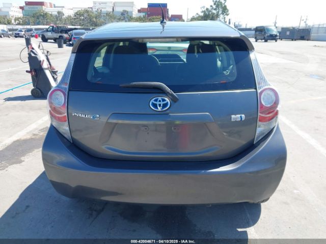 JTDKDTB30E1573987 Toyota Prius C Two