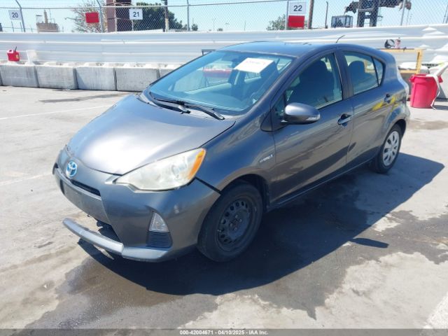 JTDKDTB30E1573987 Toyota Prius C Two