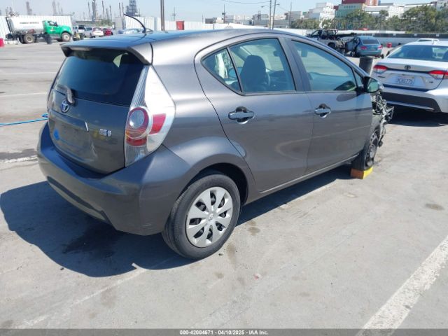 JTDKDTB30E1573987 Toyota Prius C Two