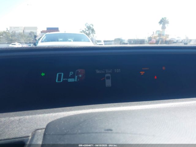 JTDKDTB30E1573987 Toyota Prius C Two