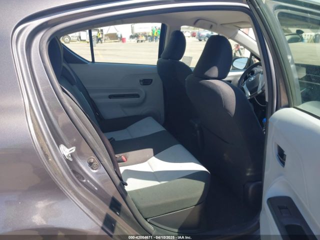 JTDKDTB30E1573987 Toyota Prius C Two