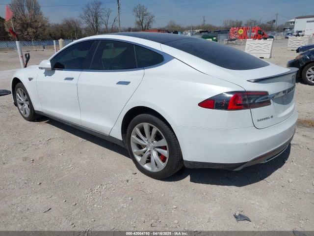 2015 TESLA MODEL S 5YJSA1H42FF084397 Photo 2