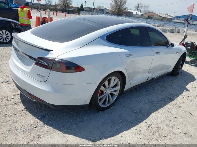2015 TESLA MODEL S 5YJSA1H42FF084397 Photo 3
