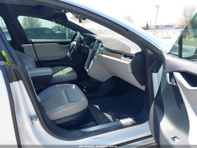 2015 TESLA MODEL S 5YJSA1H42FF084397 Photo 4