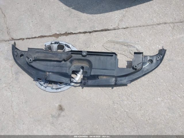 JTDKARFU9L3108236 Toyota Prius Le