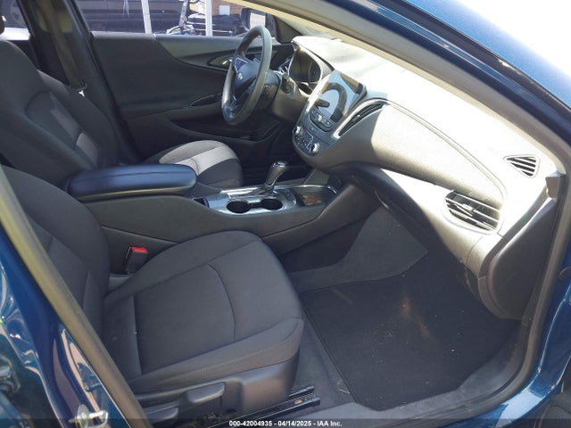 1G1ZD5ST8KF141486 Chevrolet MALIBU LT