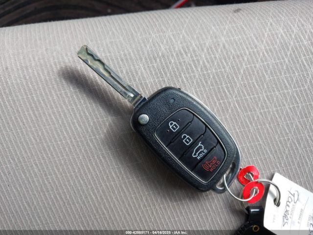 KM8J3CA42HU453583 Hyundai TUCSON SE