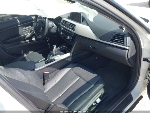 WBA8A3C55JA487018 BMW 320i Xdrive