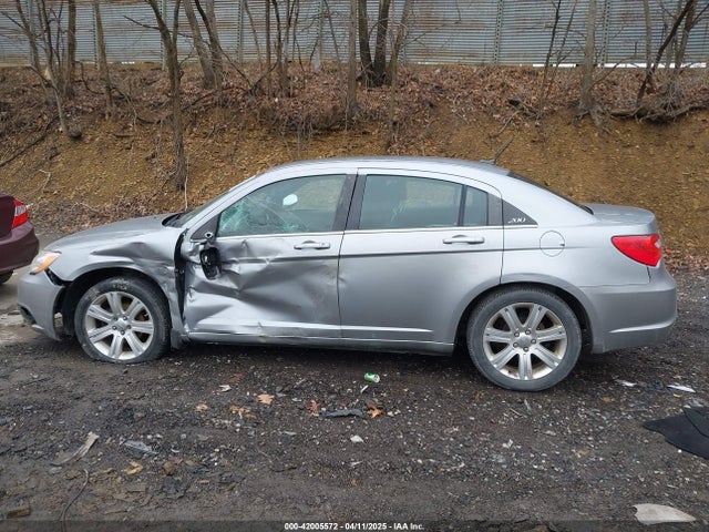 1C3CCBBB1EN165049 Chrysler 200 Touring