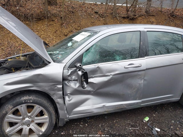 1C3CCBBB1EN165049 Chrysler 200 Touring