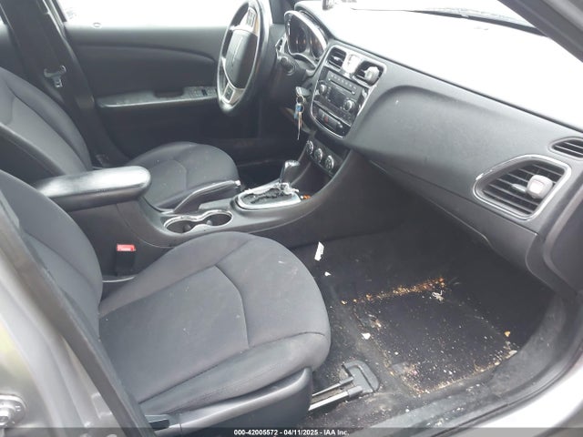 1C3CCBBB1EN165049 Chrysler 200 Touring