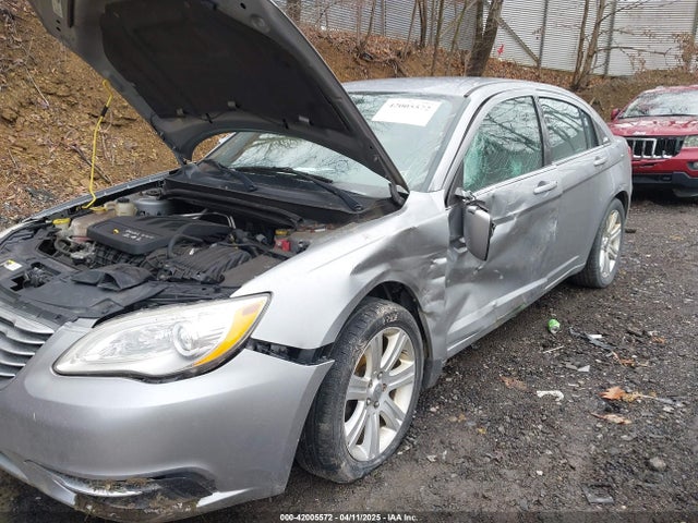1C3CCBBB1EN165049 Chrysler 200 Touring