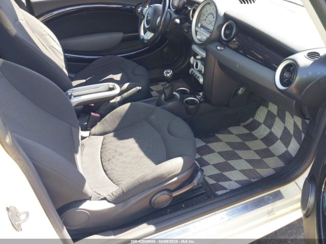 2010 MINI COOPER CLUBMAN WMWML3C51ATX52059 Photo 4