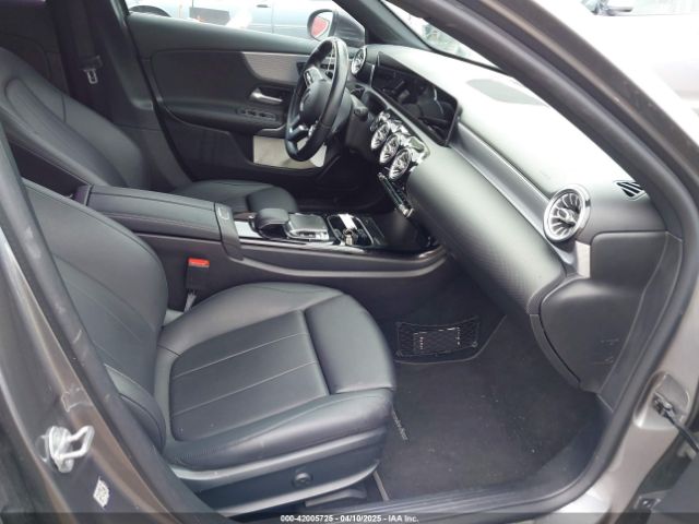 W1K3G4EB6LJ227398 Mercedes-Benz A 220