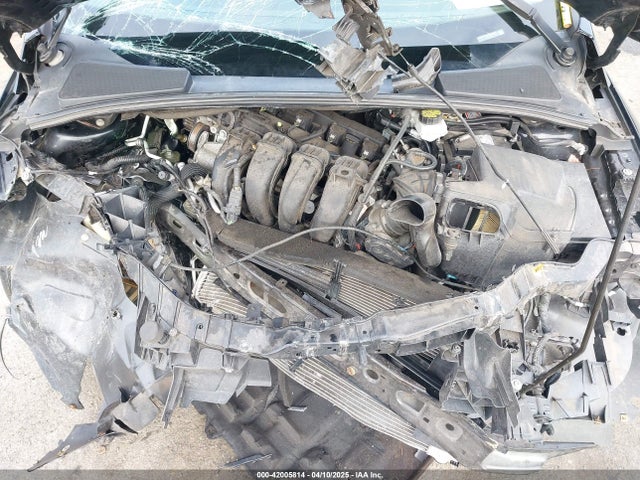 1FADP3J2XJL294107 Ford Focus Titanium