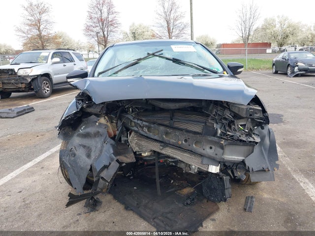 1FADP3J2XJL294107 Ford Focus Titanium
