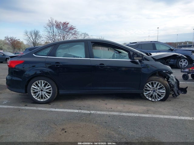 1FADP3J2XJL294107 Ford Focus Titanium