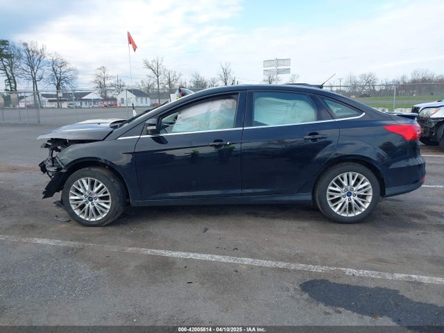 1FADP3J2XJL294107 Ford Focus Titanium