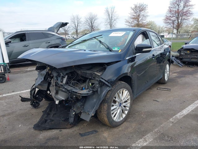 1FADP3J2XJL294107 Ford Focus Titanium
