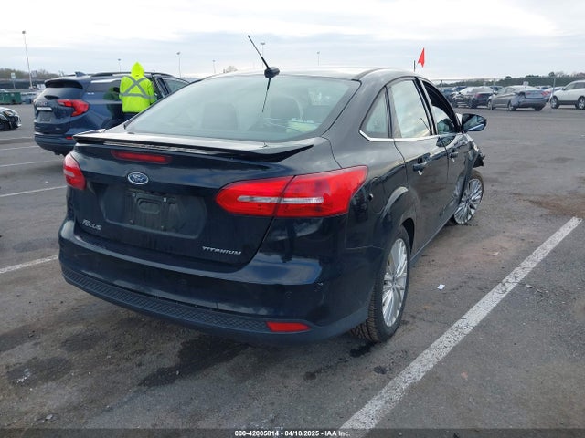 1FADP3J2XJL294107 Ford Focus Titanium