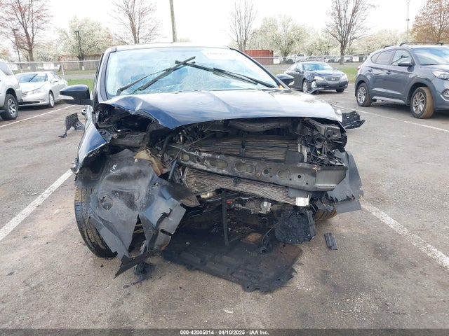1FADP3J2XJL294107 Ford Focus Titanium