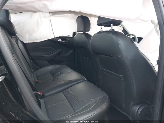 1FADP3J2XJL294107 Ford Focus Titanium