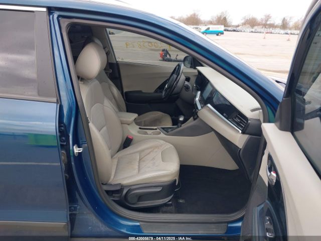 KNDCB3LC0N5498841 KIA Niro Lxs Se