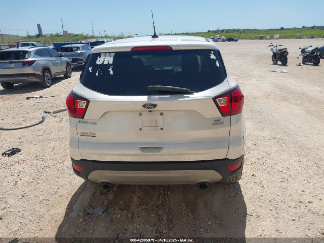 1FMCU0GD5KUA56050 Ford ESCAPE SE