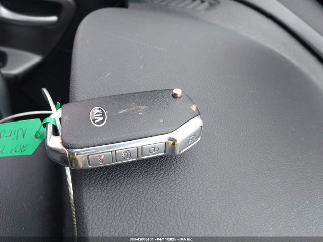 KNDCB3LC5L5442939 KIA NIRO LX